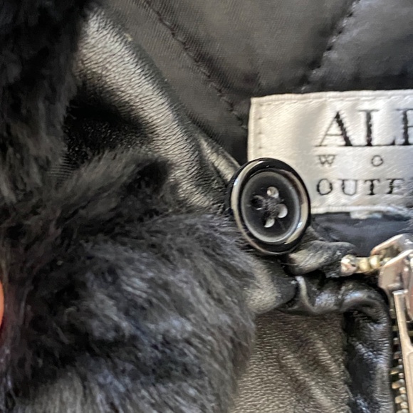 Black Leather Car Coat with detachable Faux Fur Collar - Picture 6 of 10